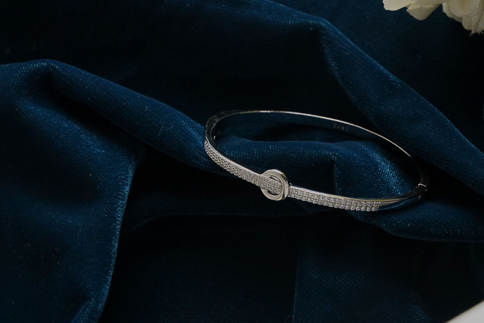 Circle Poise Bracelet