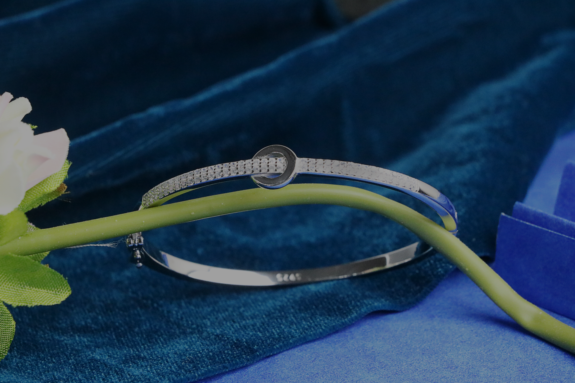 Circle Poise Bracelet