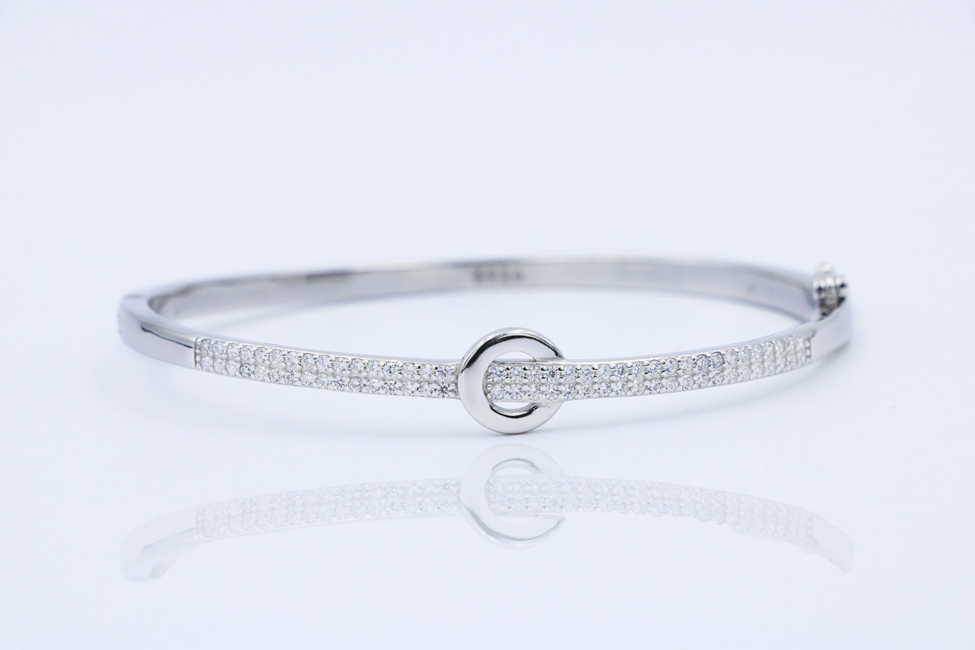 Circle Poise Bracelet