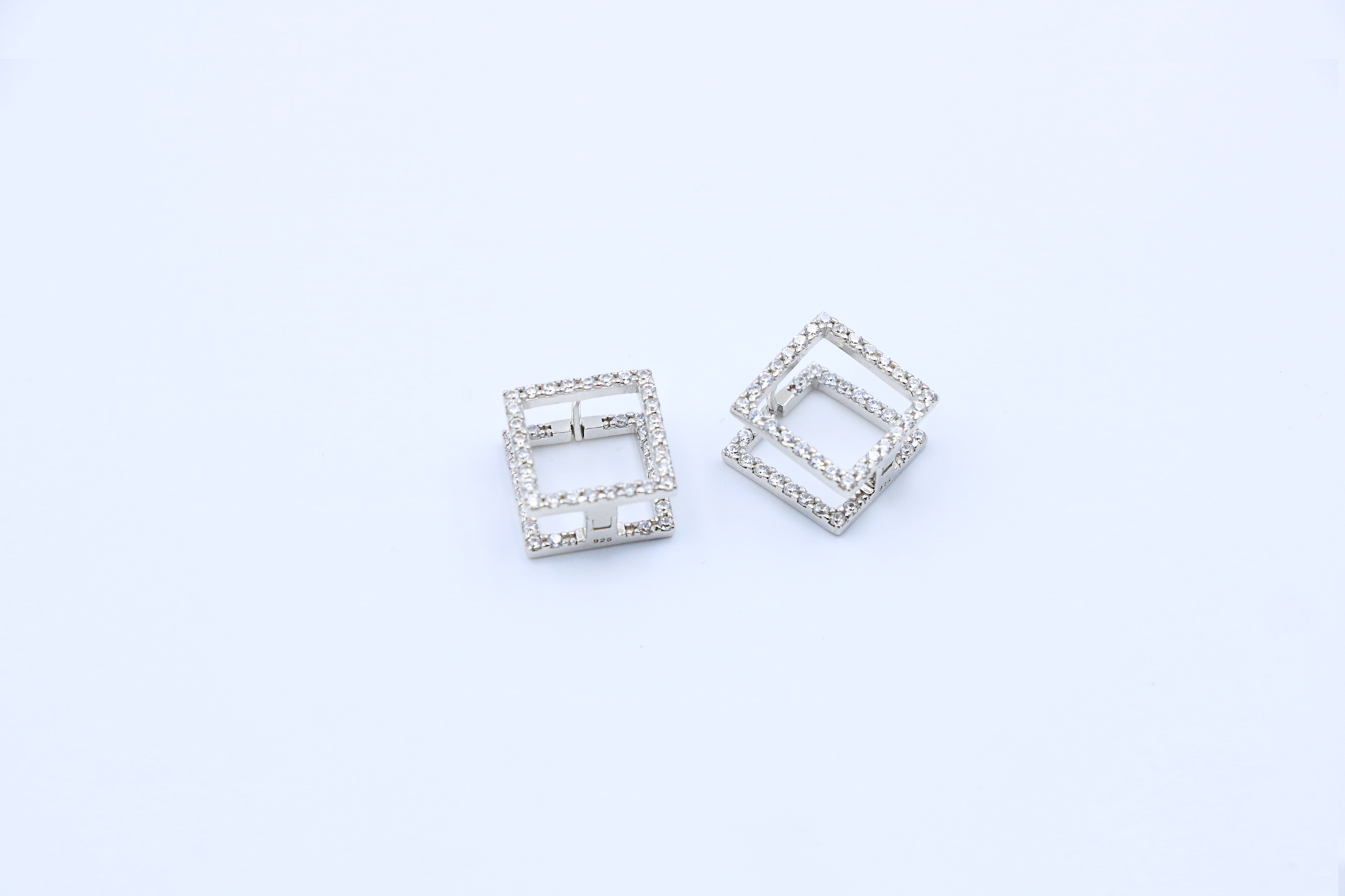 Metro Muse Studs