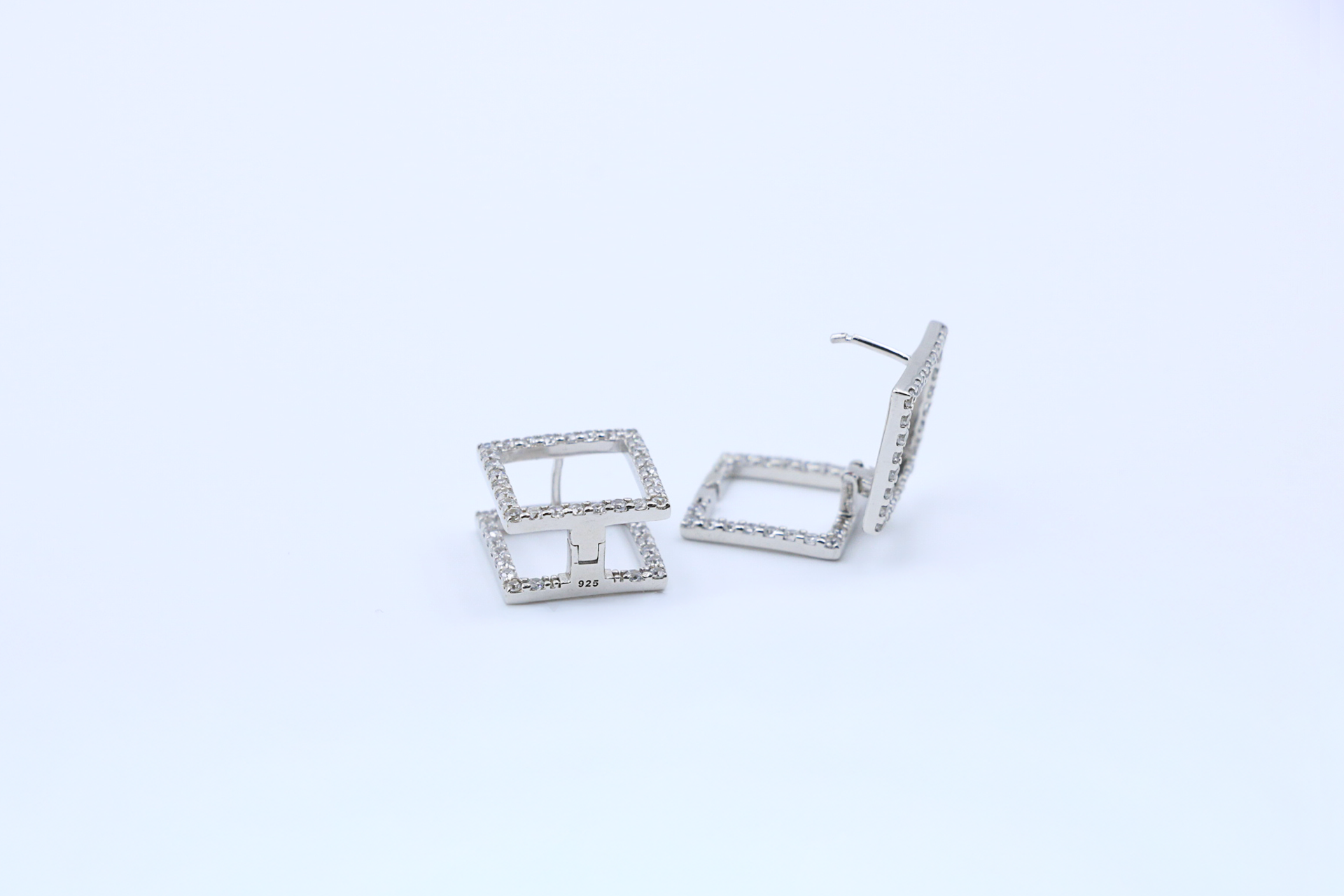 Metro Muse Studs