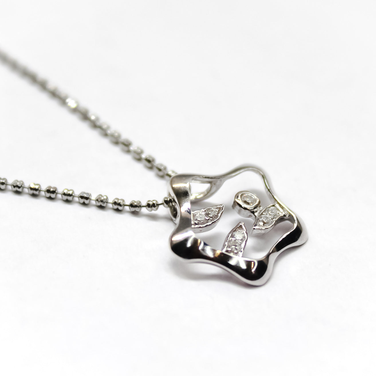 Nova Petal Pendant Chain