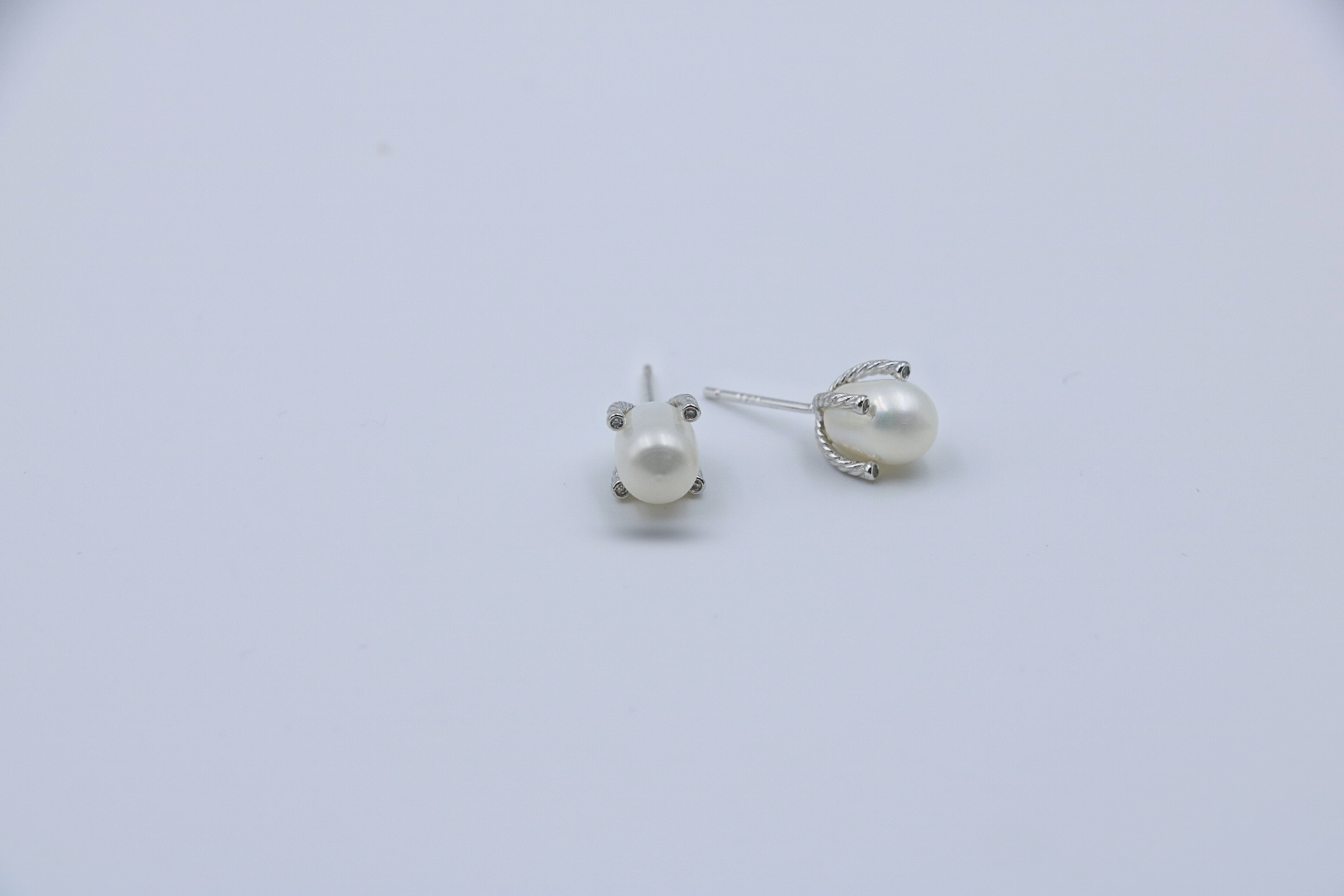 Tide Pearl Studs