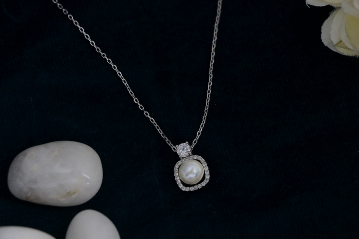 Velvet Glow Pearl Pendant