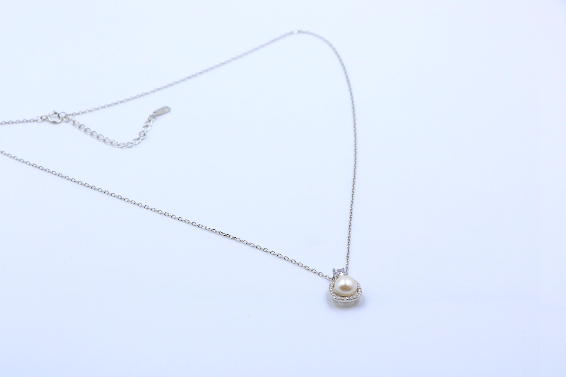 Velvet Glow Pearl Pendant