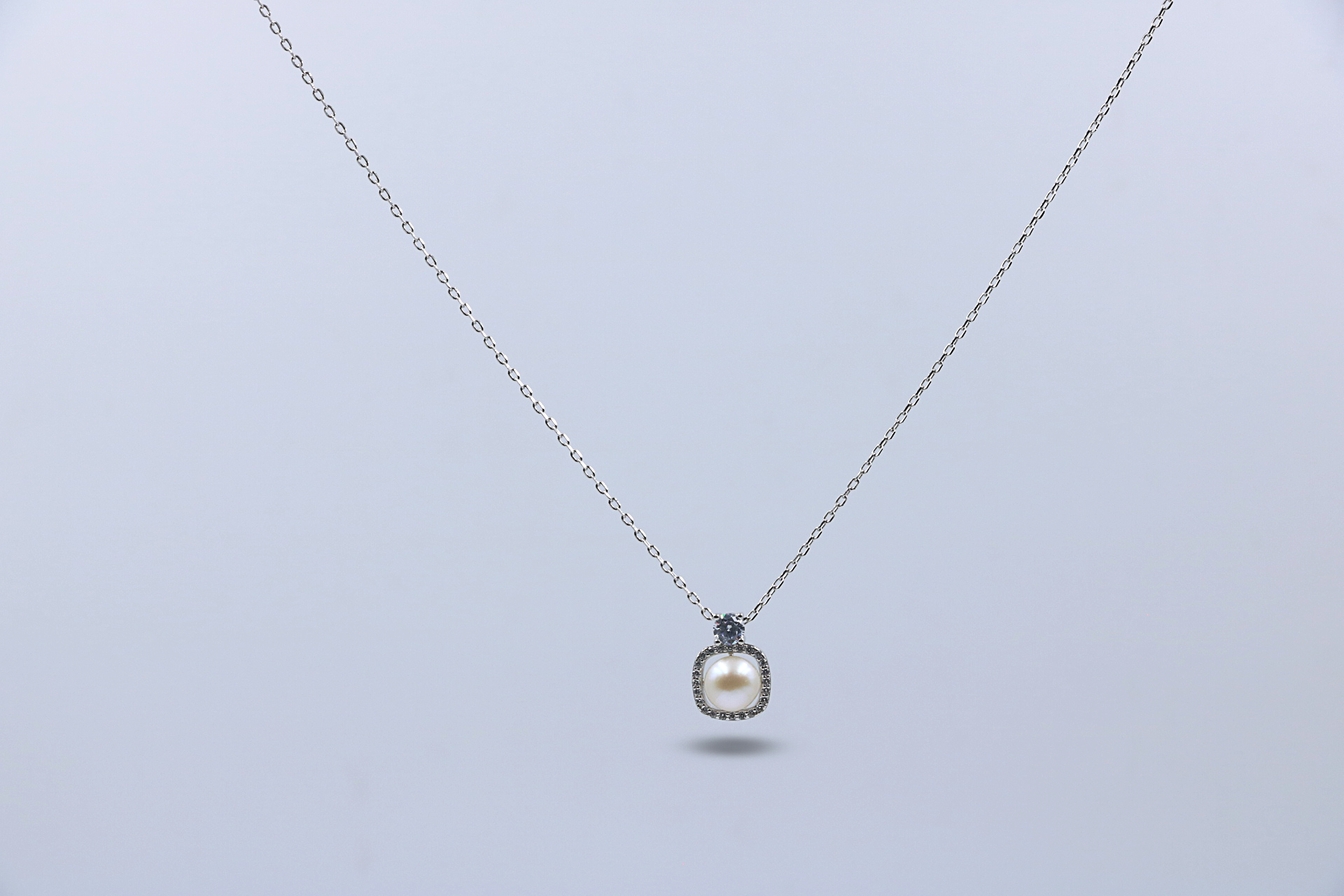 Velvet Glow Pearl Pendant