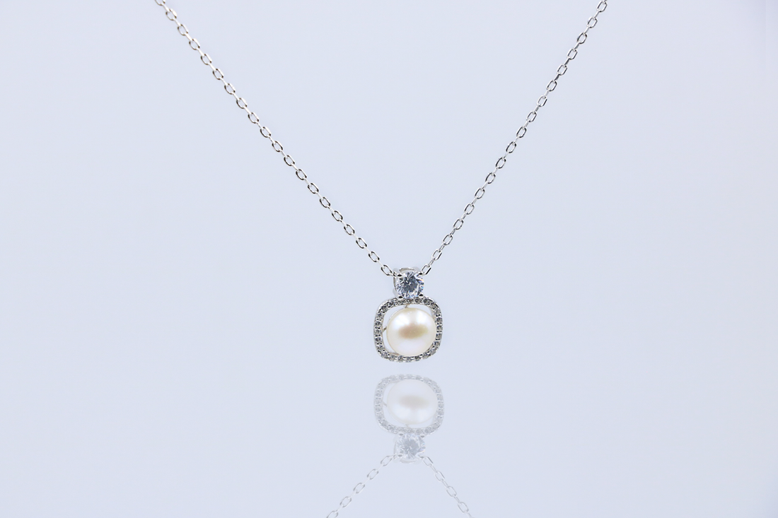 Velvet Glow Pearl Pendant