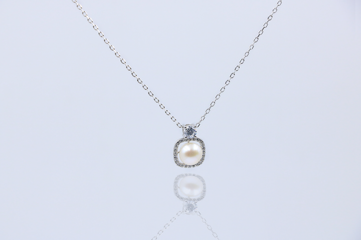 Velvet Glow Pearl Pendant