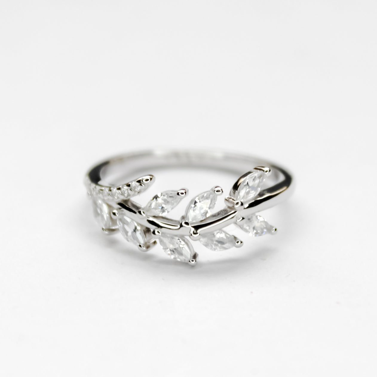 Elara Leaf Ring