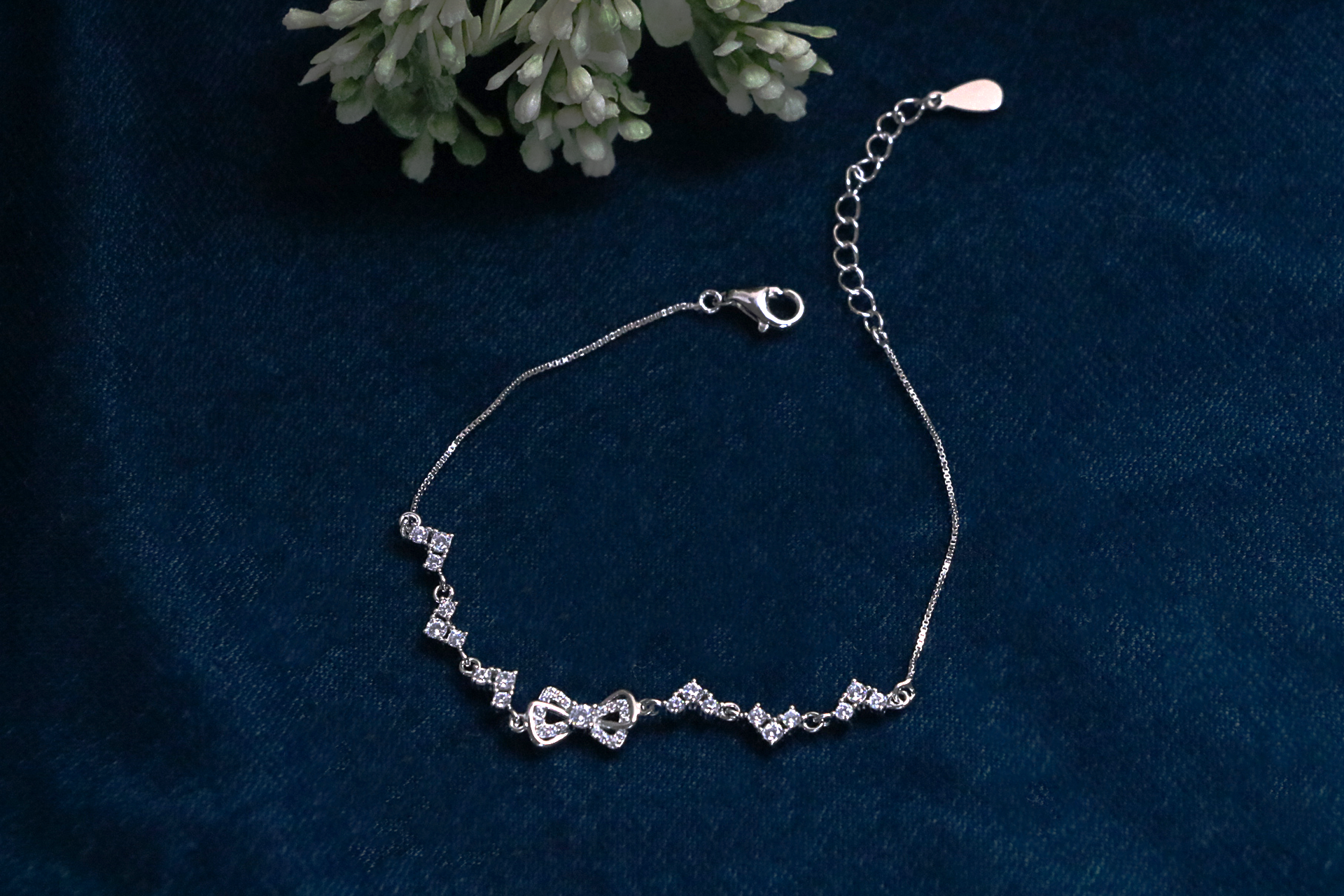 Knot Gleam Silver Bracelet