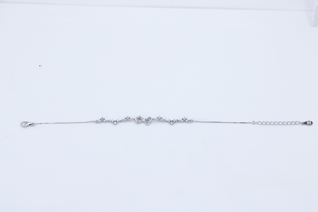 Knot Gleam Silver Bracelet