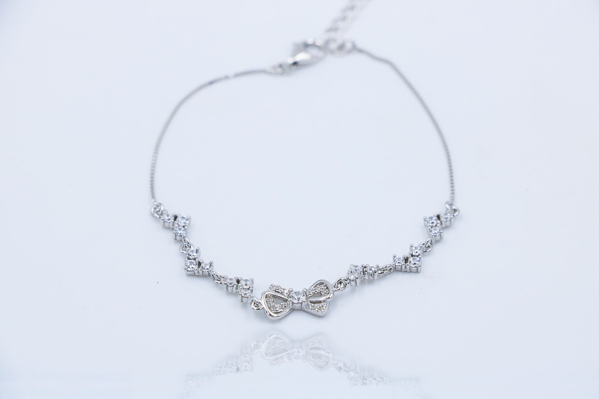 Knot Gleam Silver Bracelet