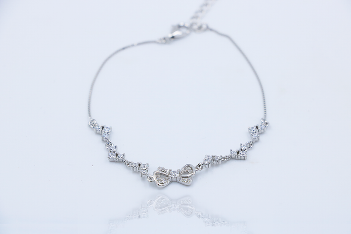 Knot Gleam Silver Bracelet