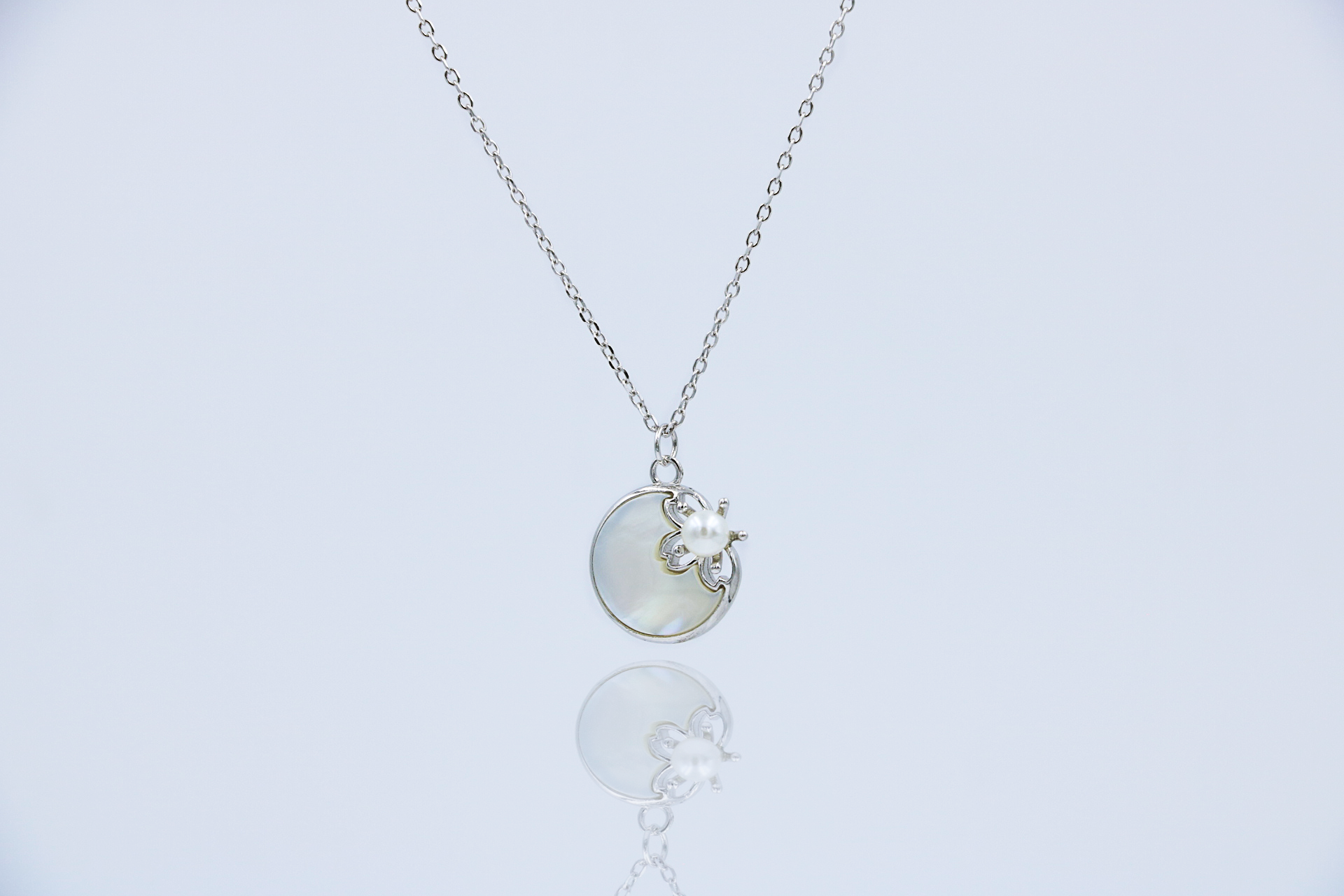 Lune Whisper Pendant Chain
