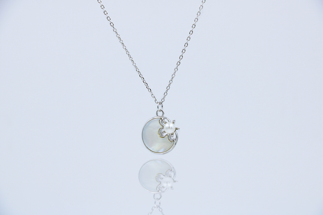 Lune Whisper Pendant Chain