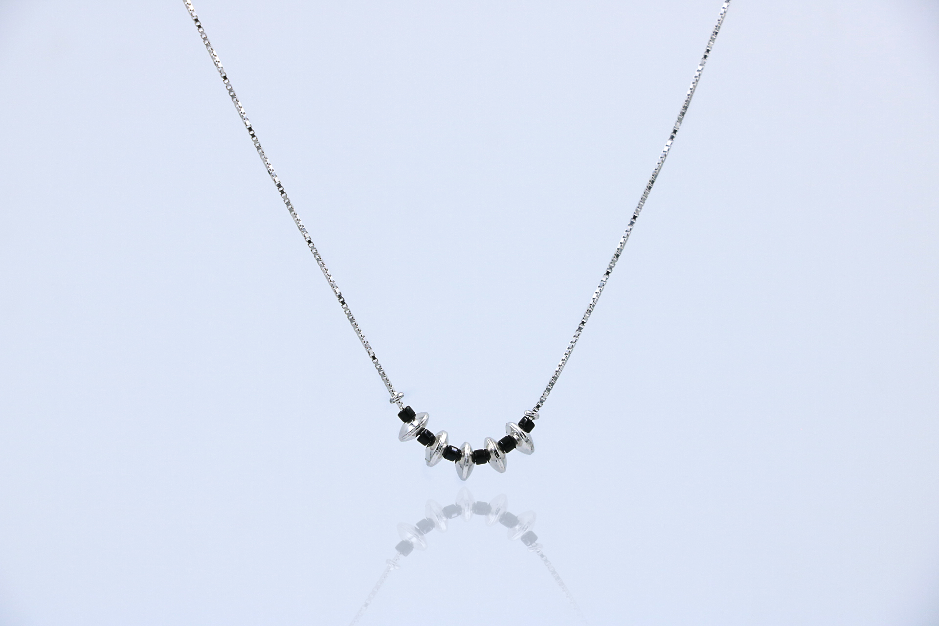 Noir Arc Pendant Chain