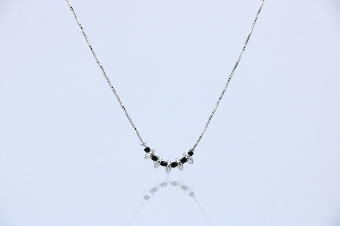 Noir Arc Pendant Chain