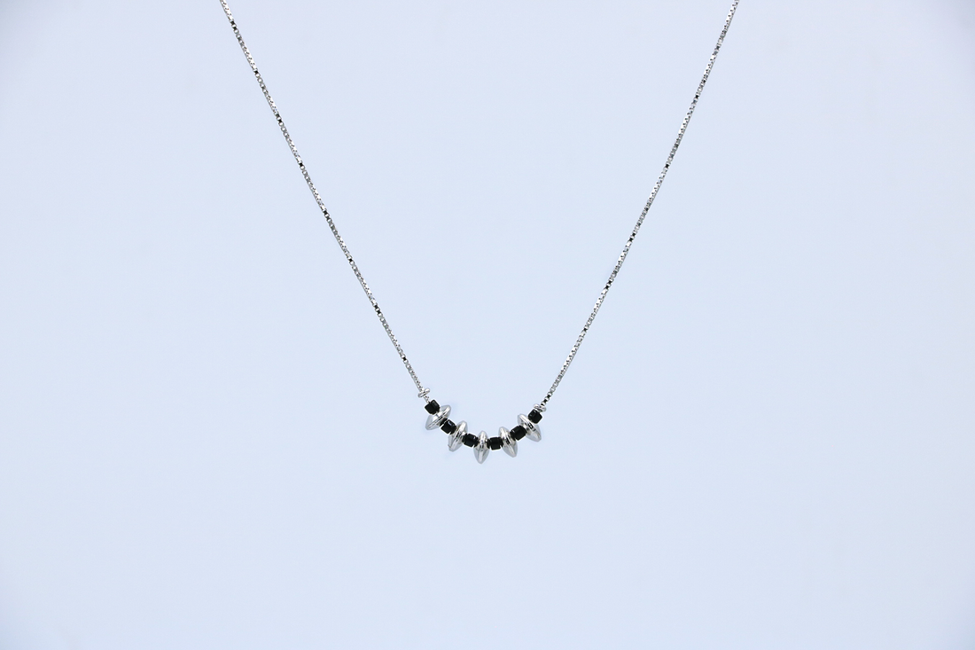 Noir Arc Pendant Chain