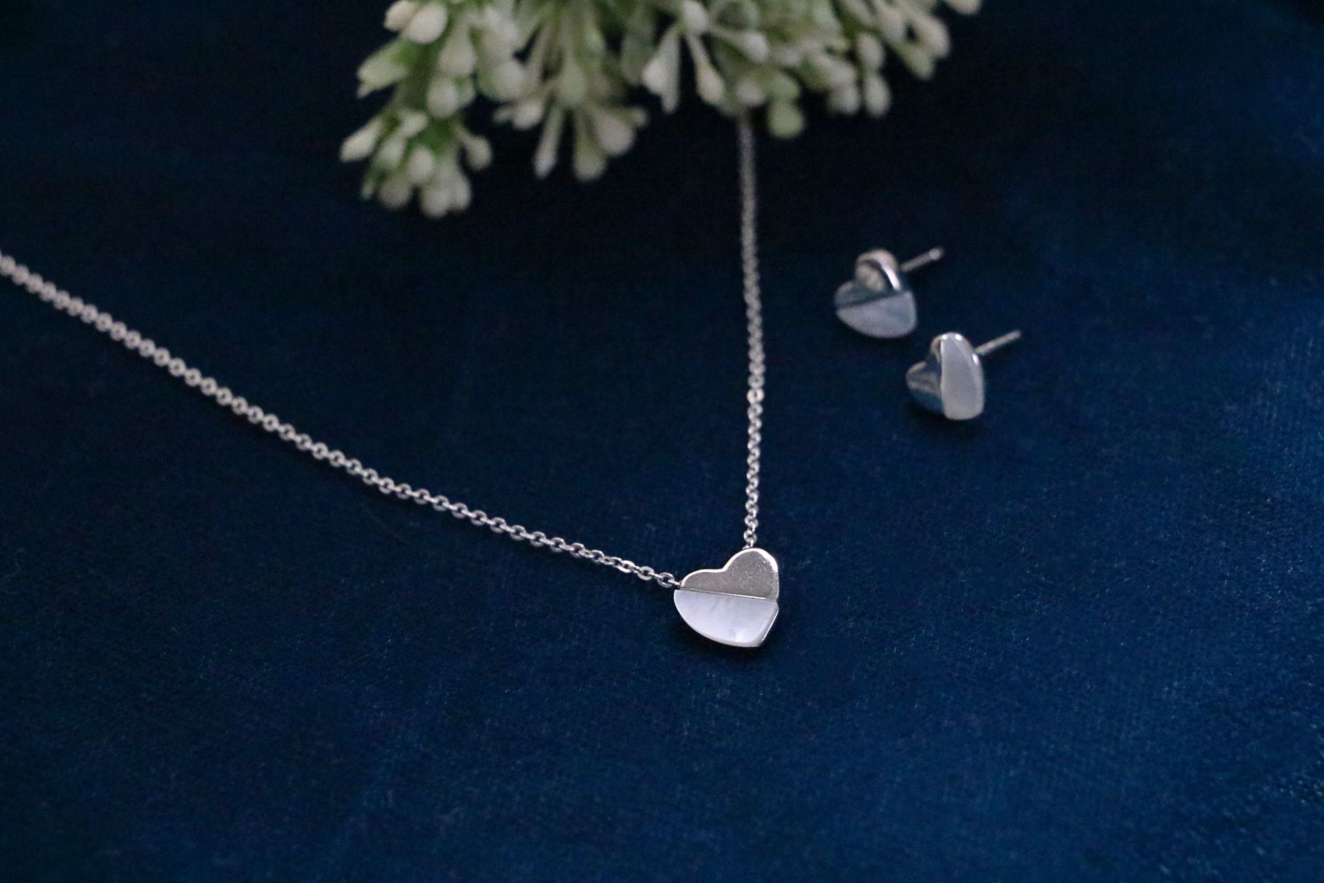V Half Pendant Chain