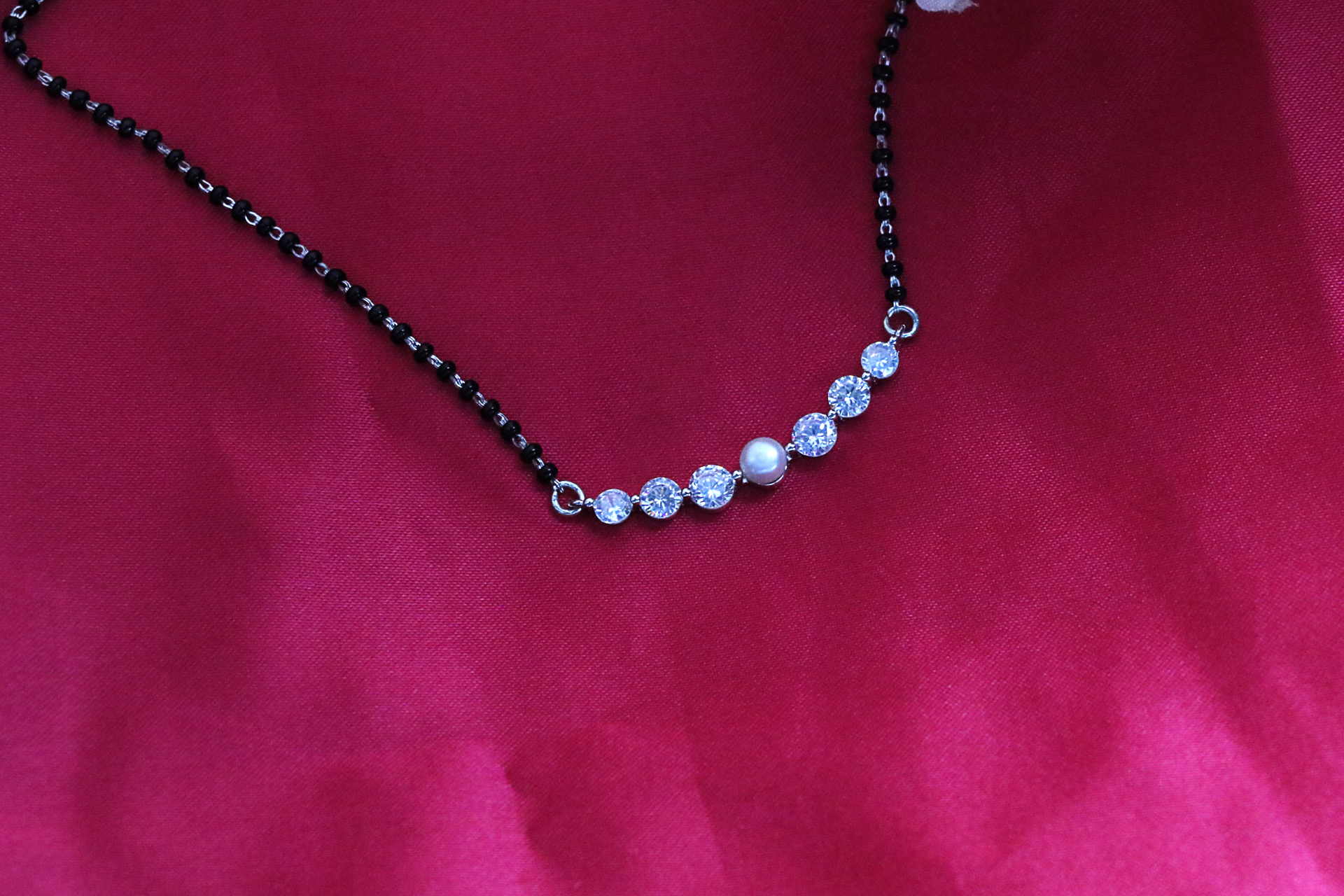 Lune Pearl Mangalsutra