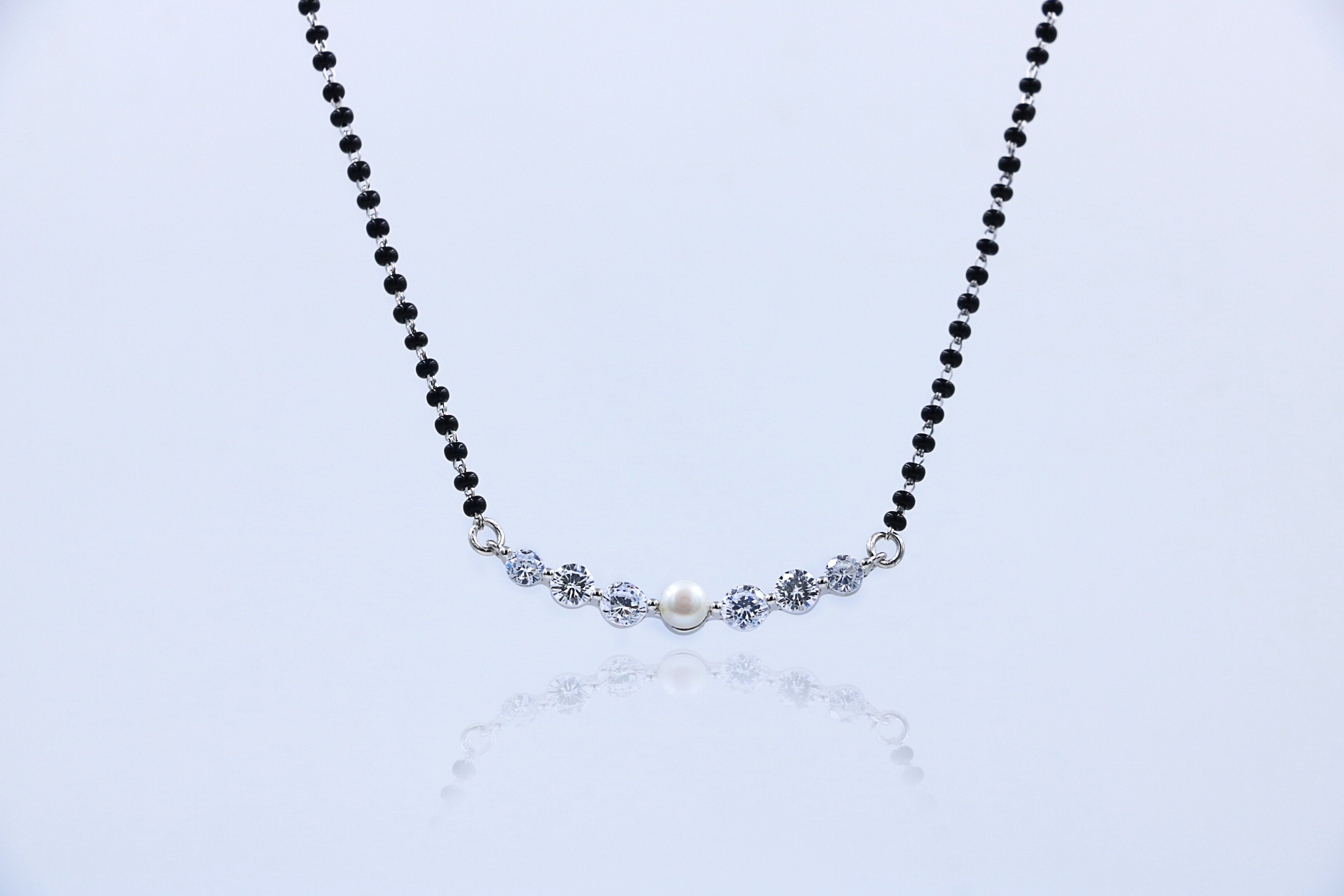 Lune Pearl Mangalsutra