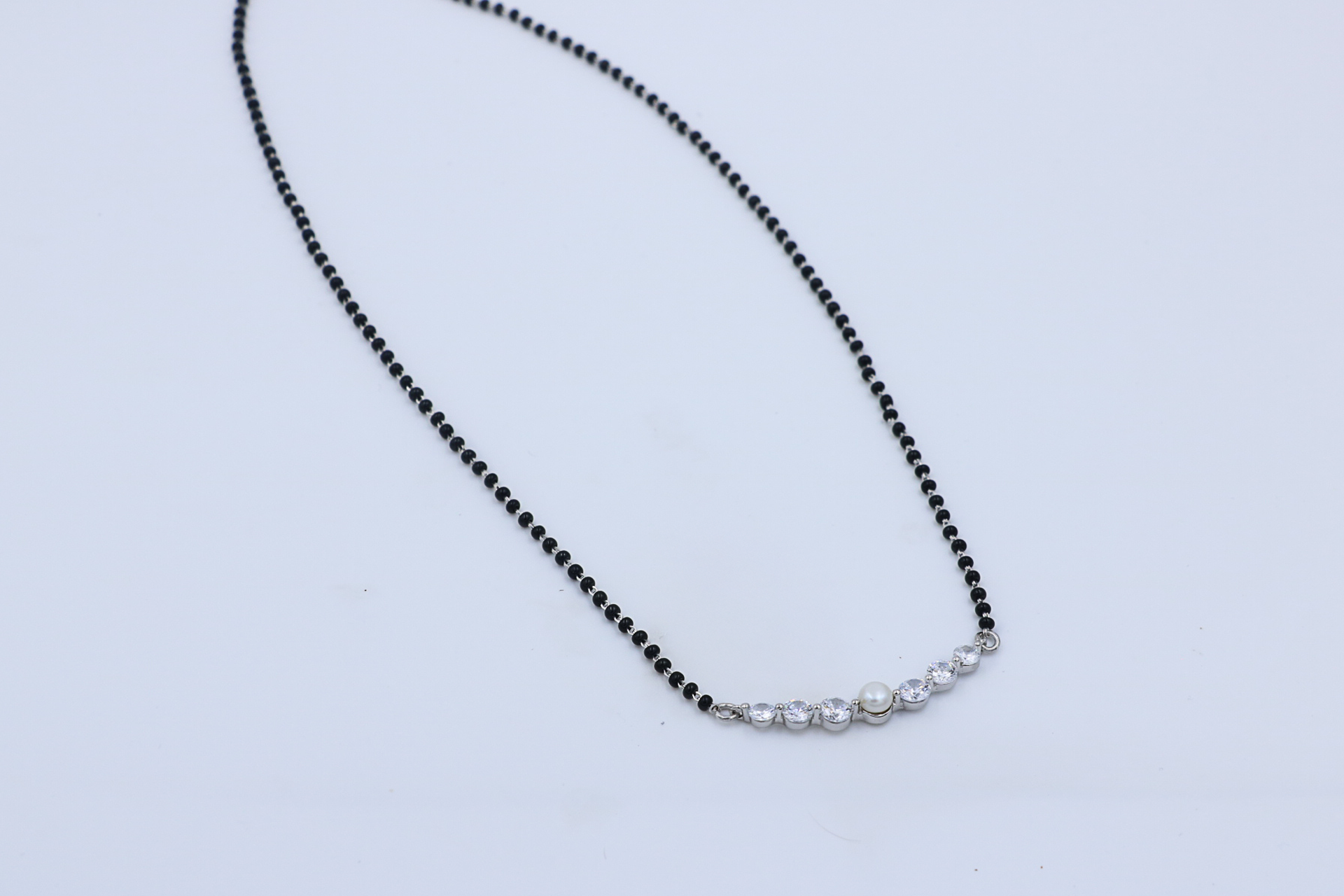 Lune Pearl Mangalsutra