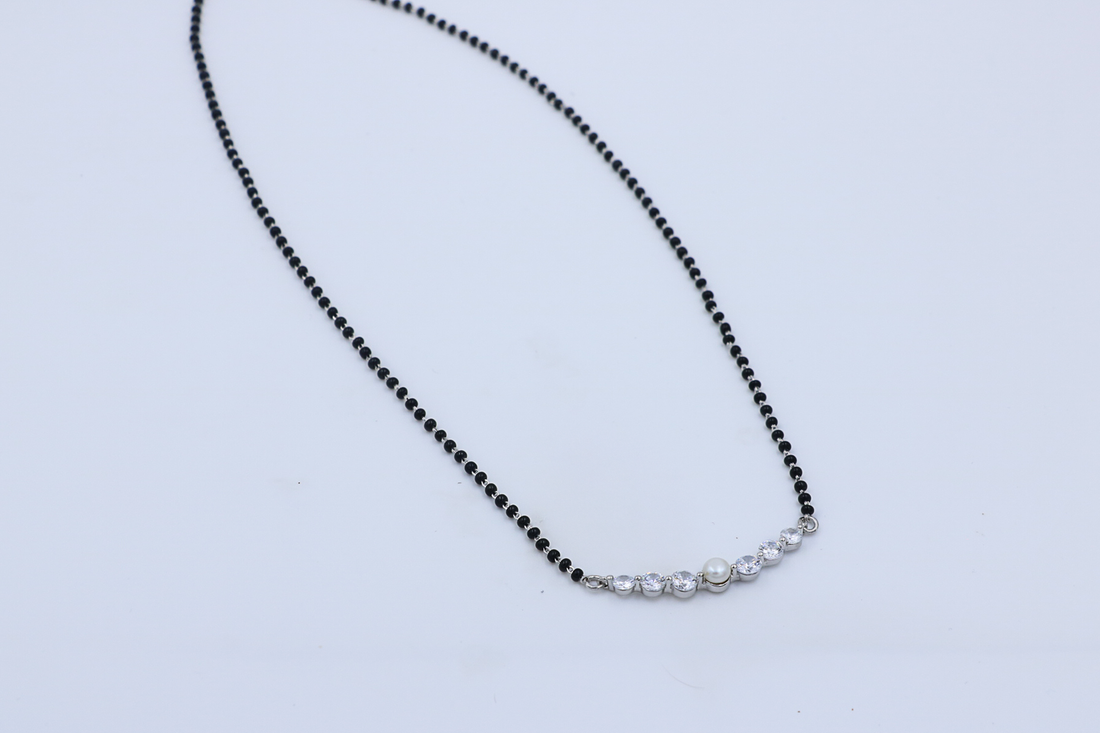 Lune Pearl Mangalsutra