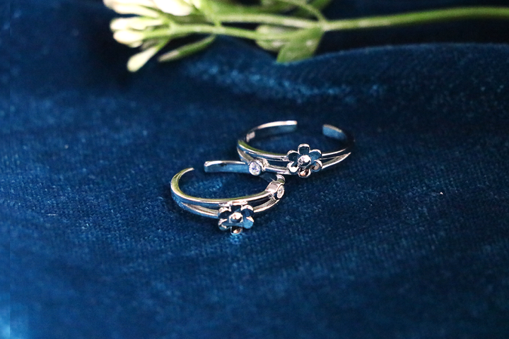 Lira Bloom Toe Ring