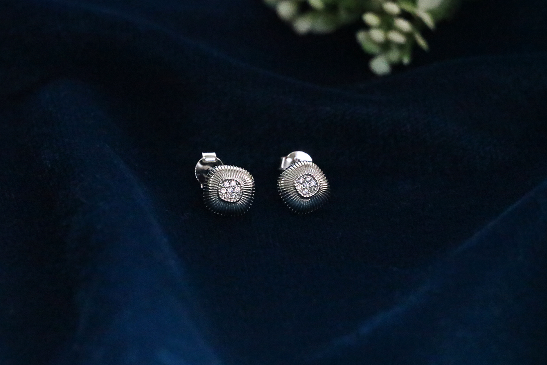 Mira Flute Studs
