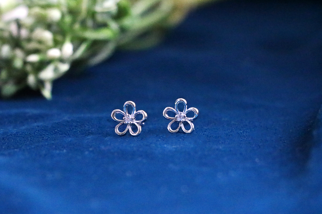 Zola Petal Studs