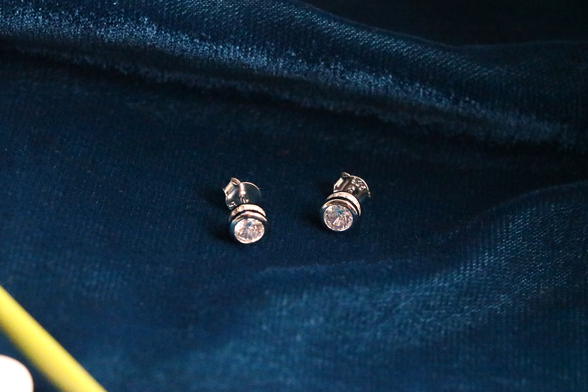 Nira Solitaire Studs