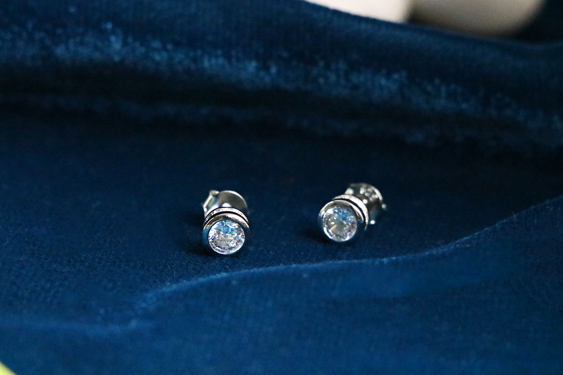 Nira Solitaire Studs