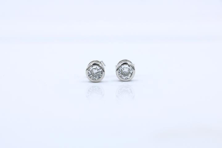 Nira Solitaire Studs