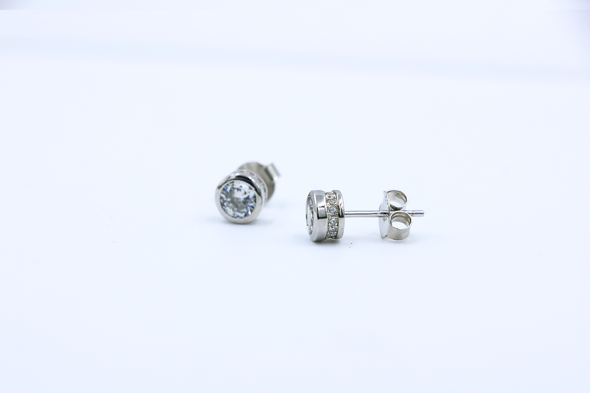 Nira Solitaire Studs