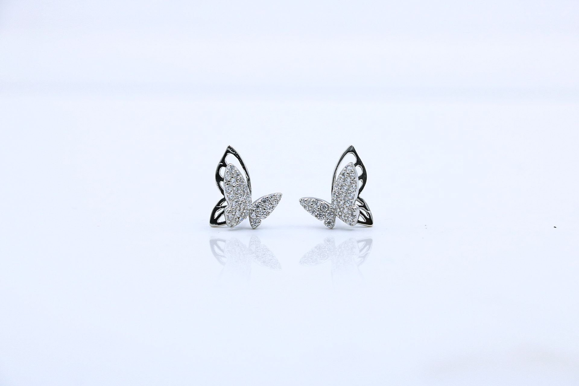 Fira Flutter Studs