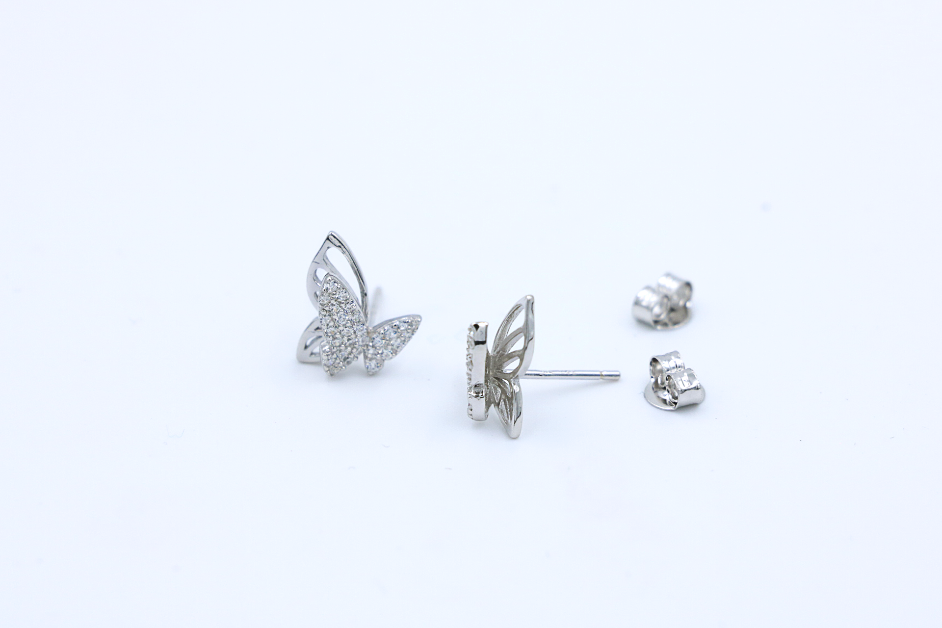 Fira Flutter Studs