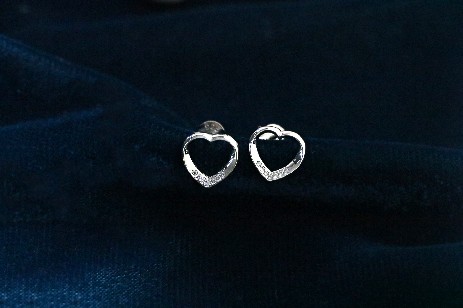 Lira Heart Studs