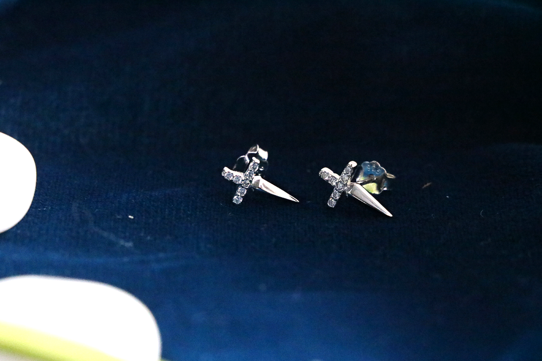 Zara Thorn Studs