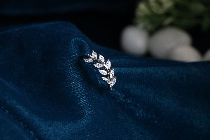 Elara Leaf Ring