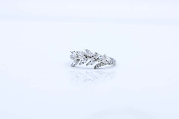 Elara Leaf Ring