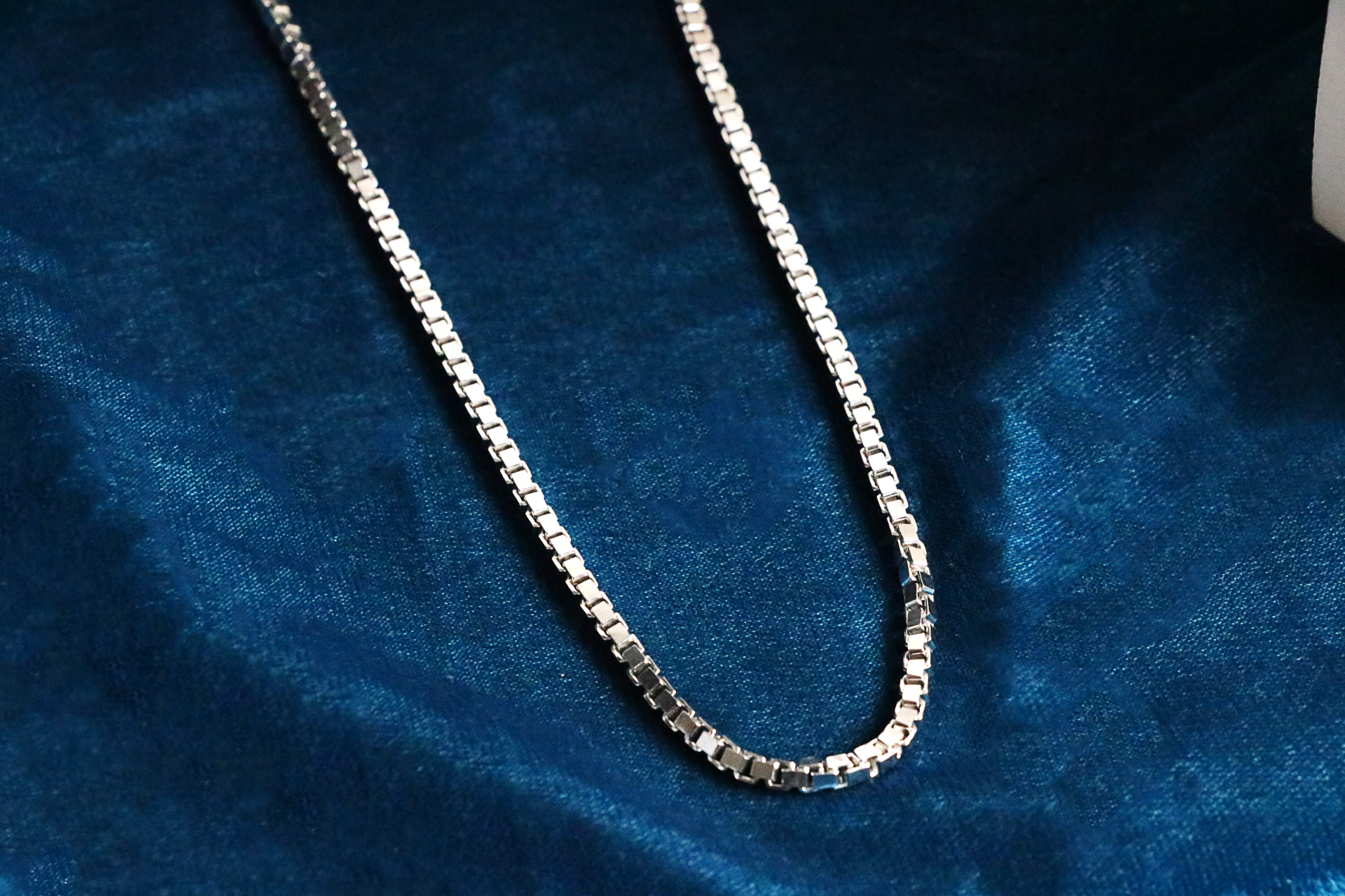 Vertex Box Chain