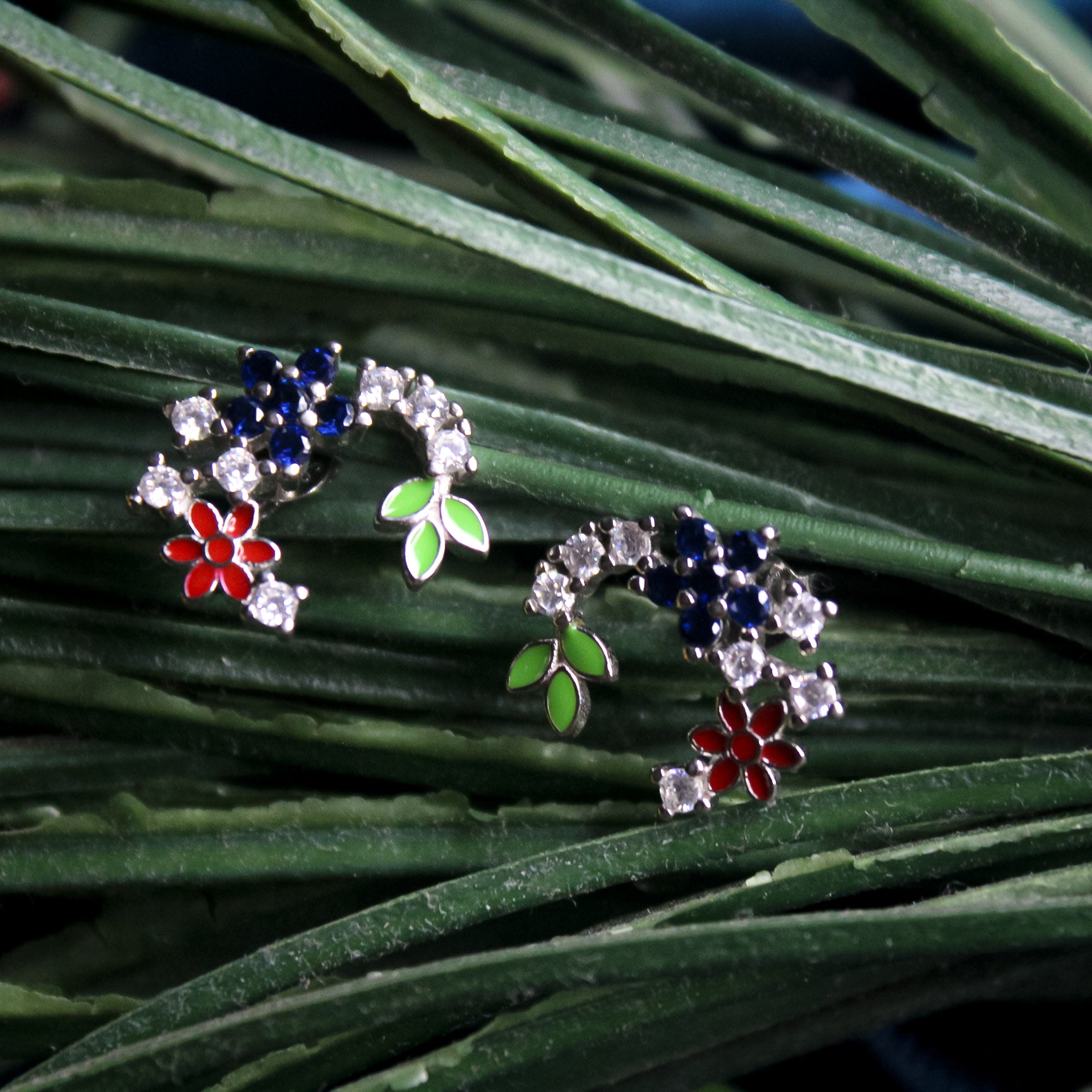 Floristra Curve Studs