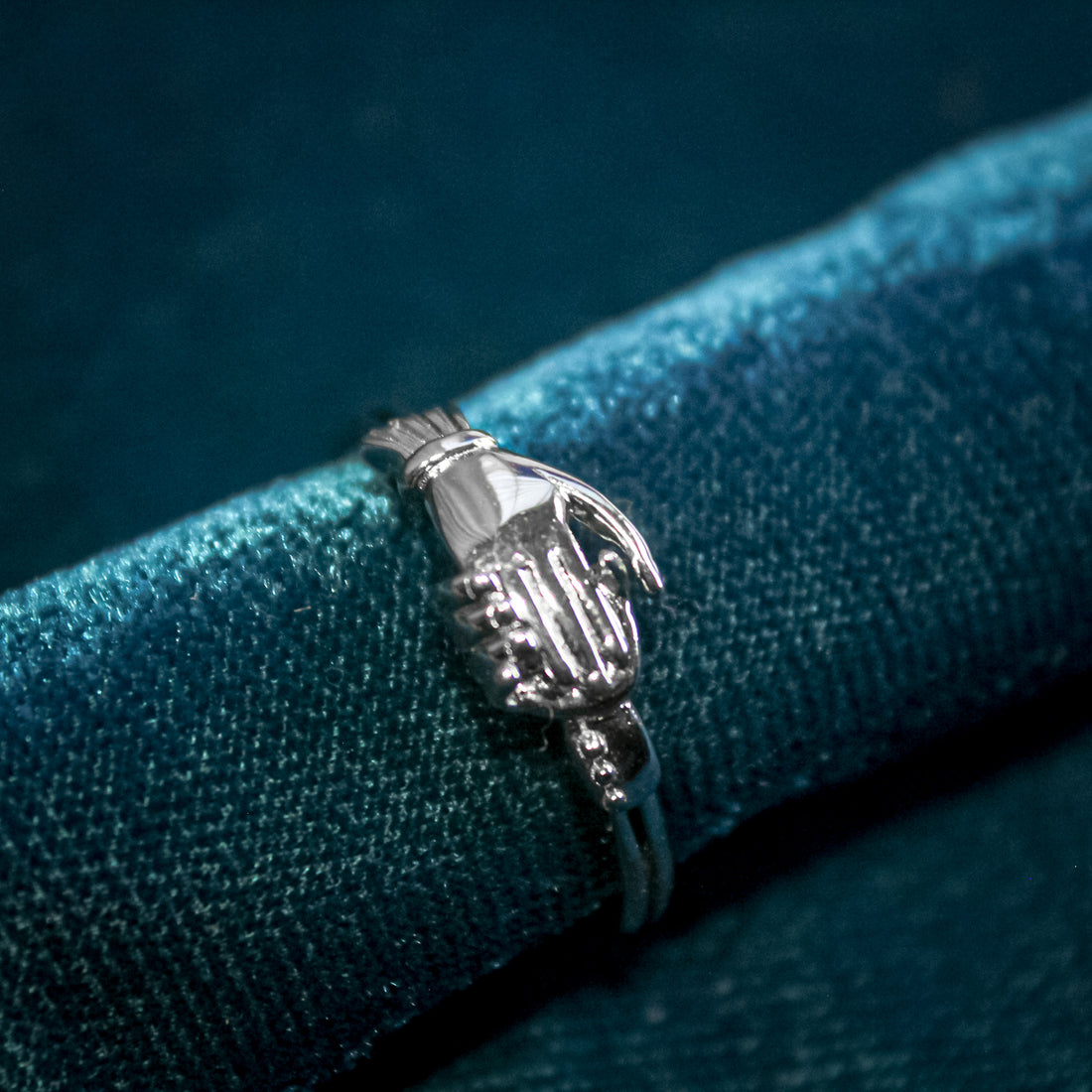 Holda Ring (single piece with detachable hands)