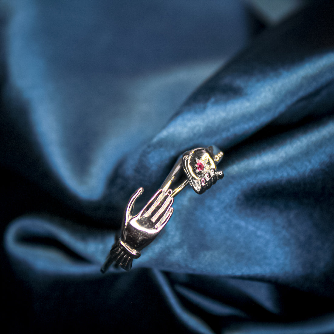 Holda Ring (single piece with detachable hands)