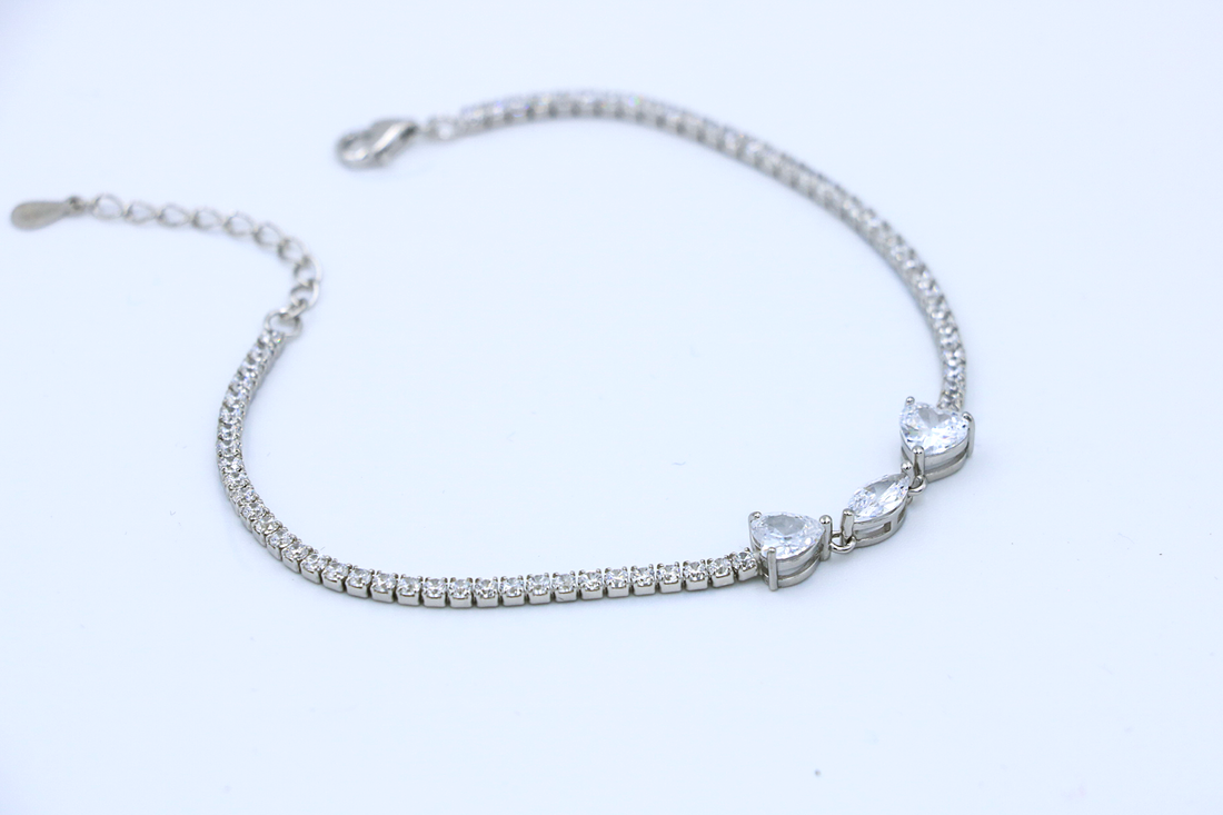 Lira Tear Bracelet