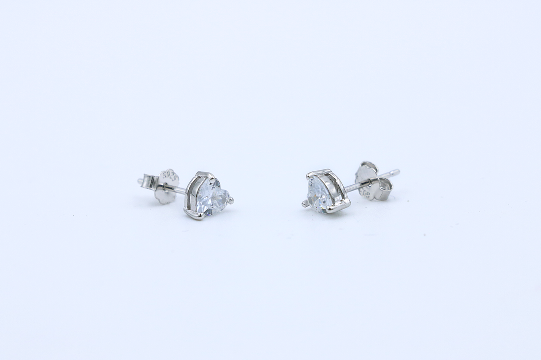 Tri-Edge Studs