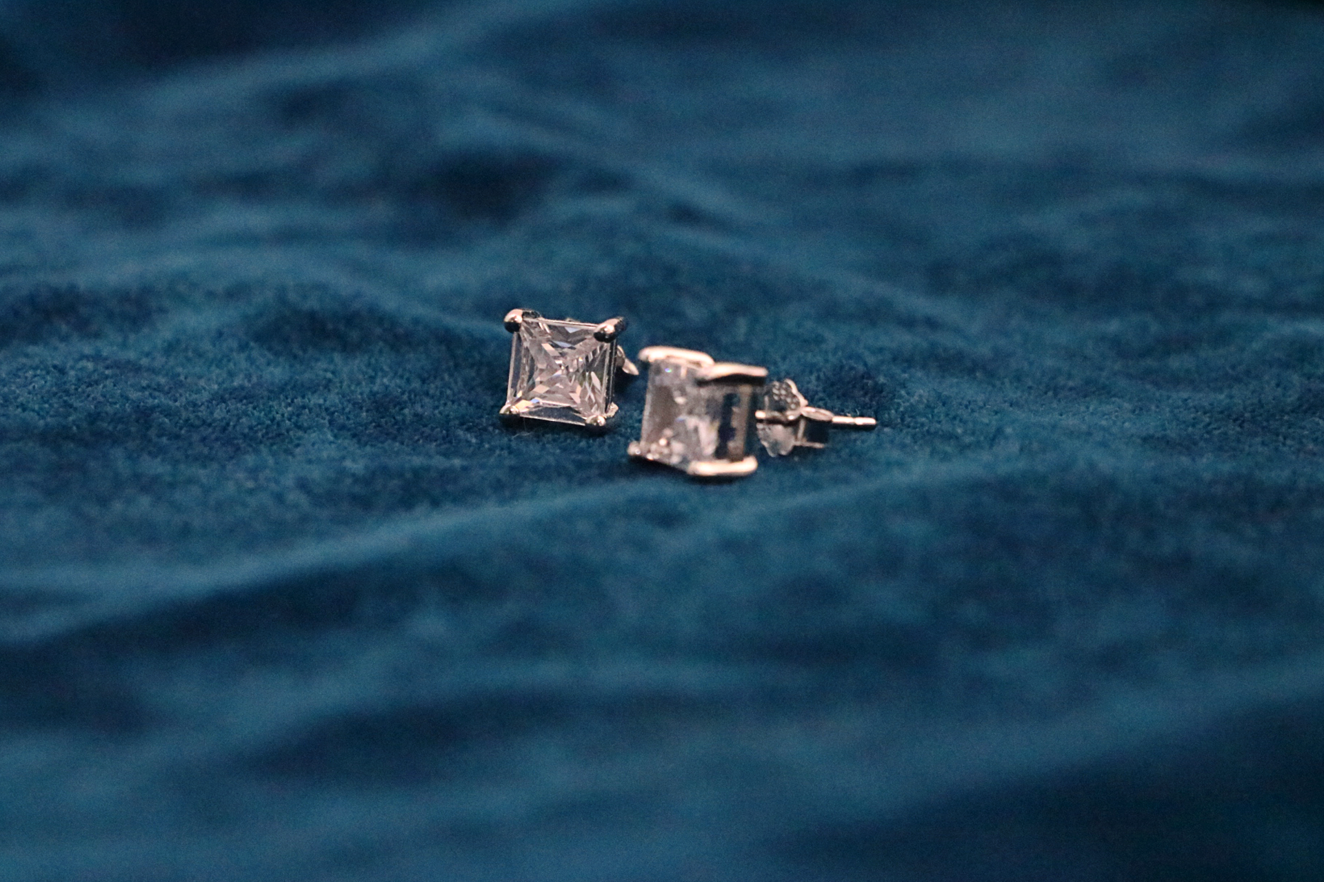 Quor Square Studs
