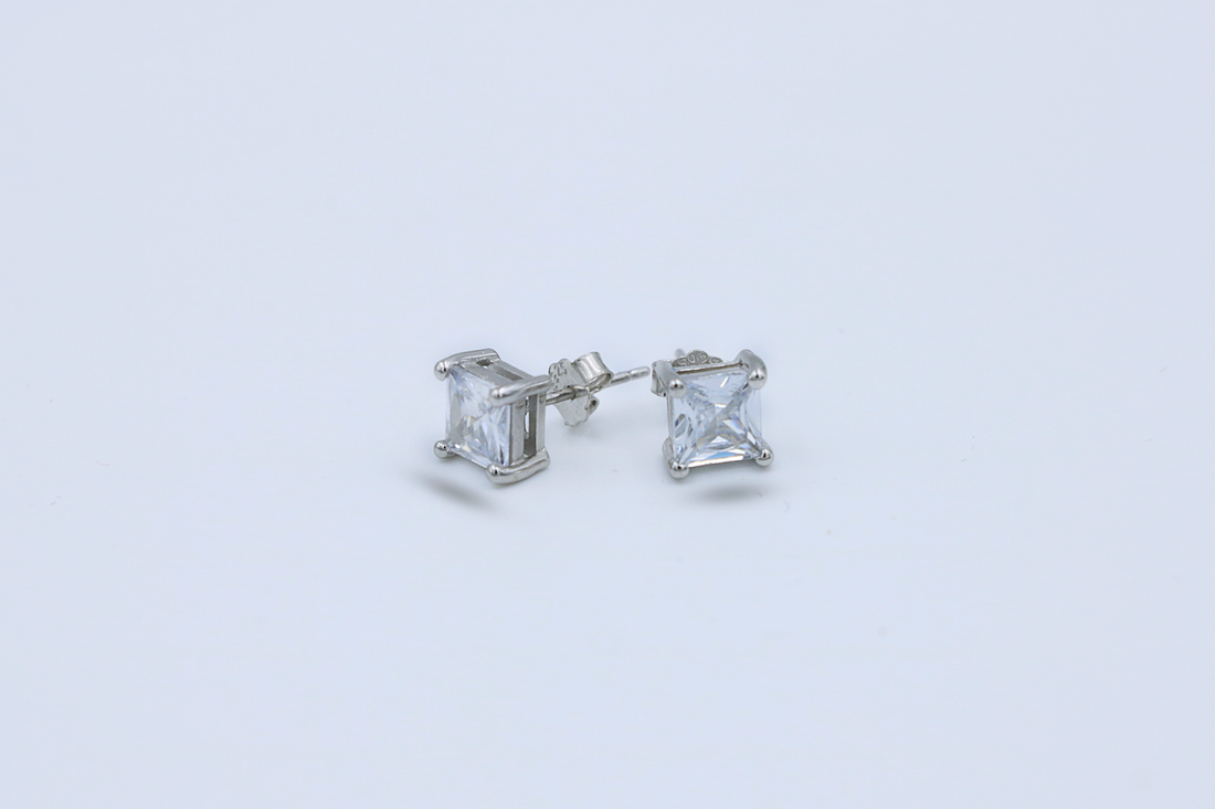 Quor Square Studs