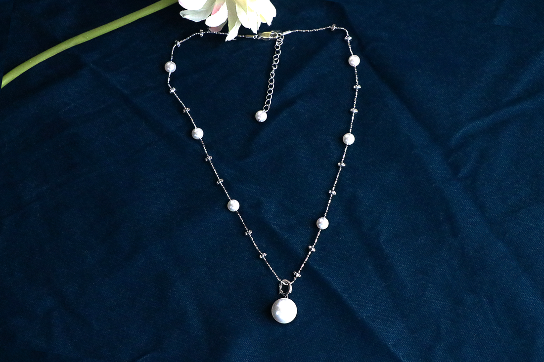 Pearl Arc Pendant Duo