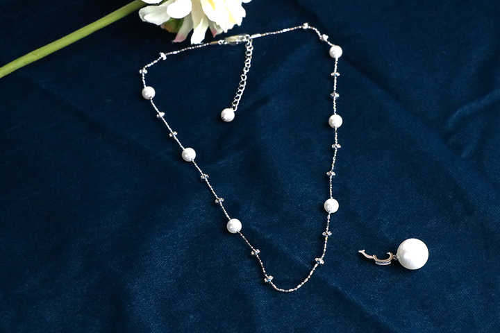 Pearl Arc Pendant Duo